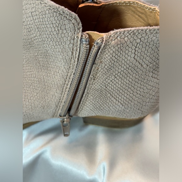 EUC Jovi-Girl Suede Western Inspired Booties - Picture 6 of 9